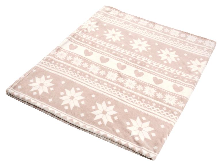 Couverture douce beige avec motif de flocons de neige et de cœurs.