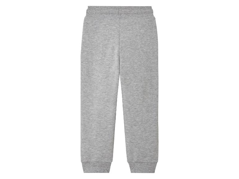 Pantalon de survêtement gris avec ceinture élastique.