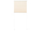 Un store plissé de couleur crème avec des cordons blancs.