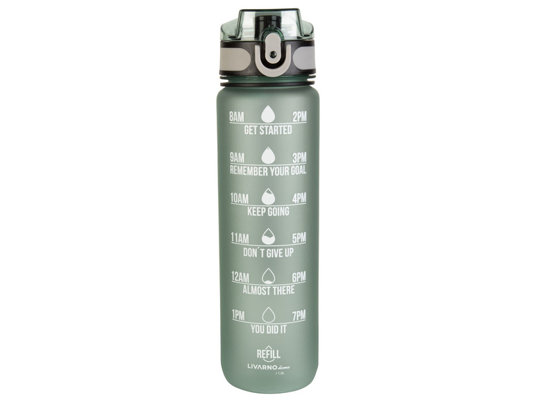 Une bouteille d'eau verte Livarno avec des marques de temps pour l'hydratation.
