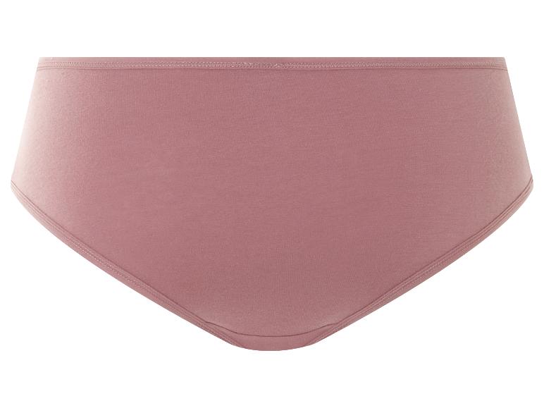 Une culotte rose avec une finition lisse.