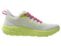 Des baskets blanches avec des lacets roses et une semelle vert clair.