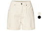 Shorts en jean blanc avec ourlet retroussé.