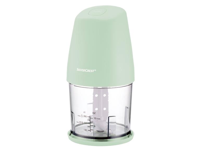 Un hachoir alimentaire SilverCrest vert avec un bol en verre.