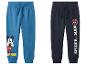 Deux pantalons de survêtement pour enfants : bleu avec Mickey Mouse et bleu marine avec Spider-Man.