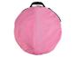 Un sac de rangement rose avec une poignée.