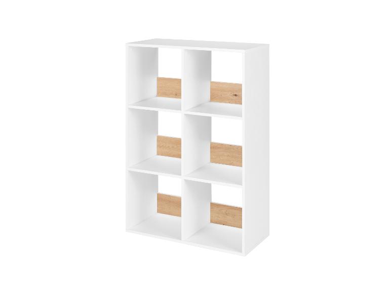 Étagère blanche à six compartiments, certains avec des panneaux arrière en bois clair.