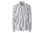 Une chemise blanche à rayures à manches longues.