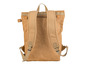 Un sac à dos marron avec des bretelles réglables.