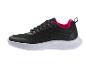 Des baskets noires avec des accents roses