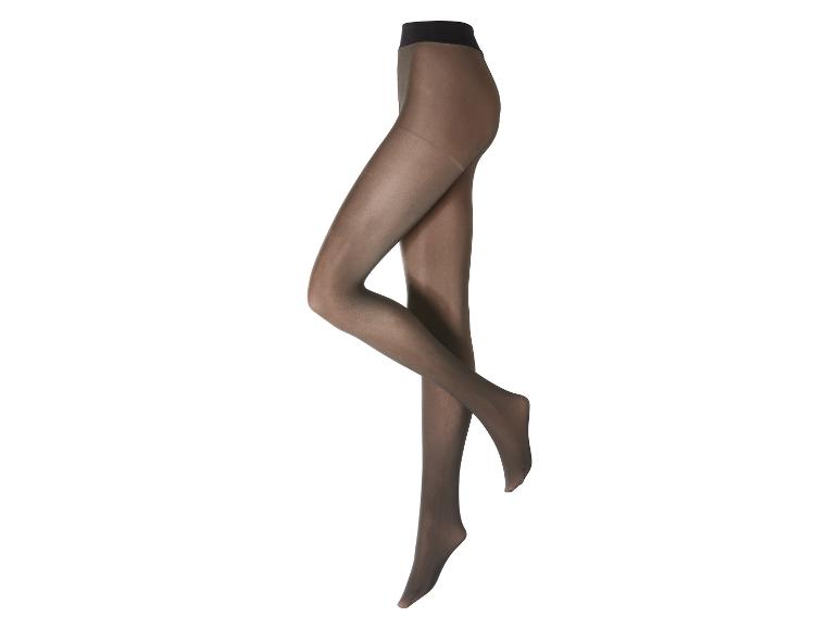 Collants noirs transparents sur un mannequin, présentant les sections des jambes et des pieds.