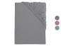 Drap-housse gris avec trois échantillons de couleurs : gris, rose et turquoise.