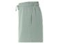 Shorts en tissu vert clair, style décontracté.