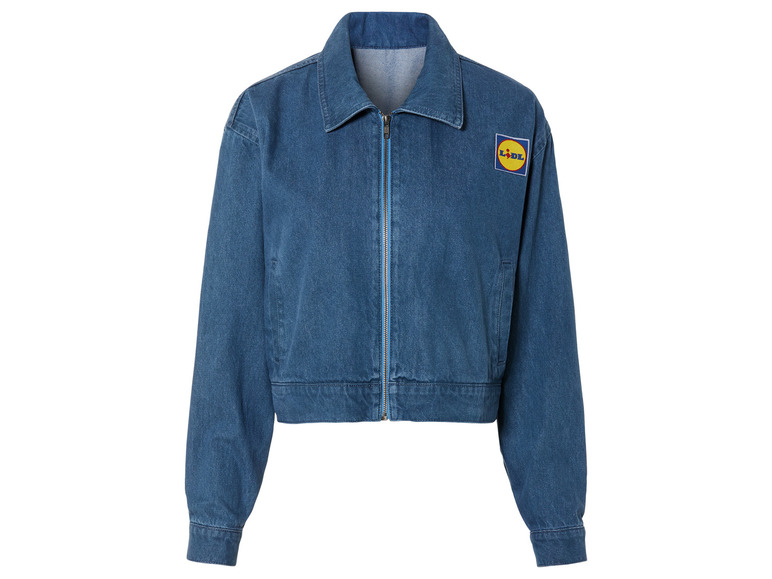 Une veste en jean bleue avec le logo Lidl.