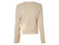 Pull en maille beige à manches longues.