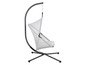Un fauteuil suspendu gris avec un cadre en métal.
