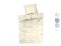 Housse de couette beige avec taie d'oreiller.