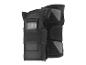 Protections noires pour poignets et genoux, style sport.