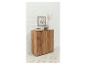 Une armoire en bois avec deux portes pour le salon.