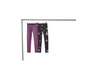 Deux leggings : un violet et un noir à imprimé floral.