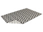 Un tapis d'extérieur noir et blanc avec un motif géométrique.