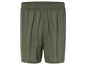 Short vert avec élastique à la taille.