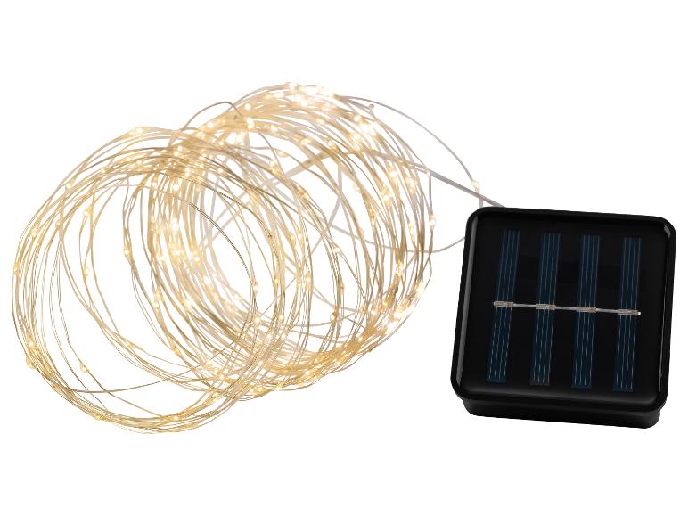 Guirlande lumineuse solaire LED sur fil, enroulée en boule, avec panneau solaire.