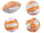 Ensemble de ballons de plage: un ballon de rugby, deux ballons de volley-ball et un ballon de football à rayures orange et blanches.