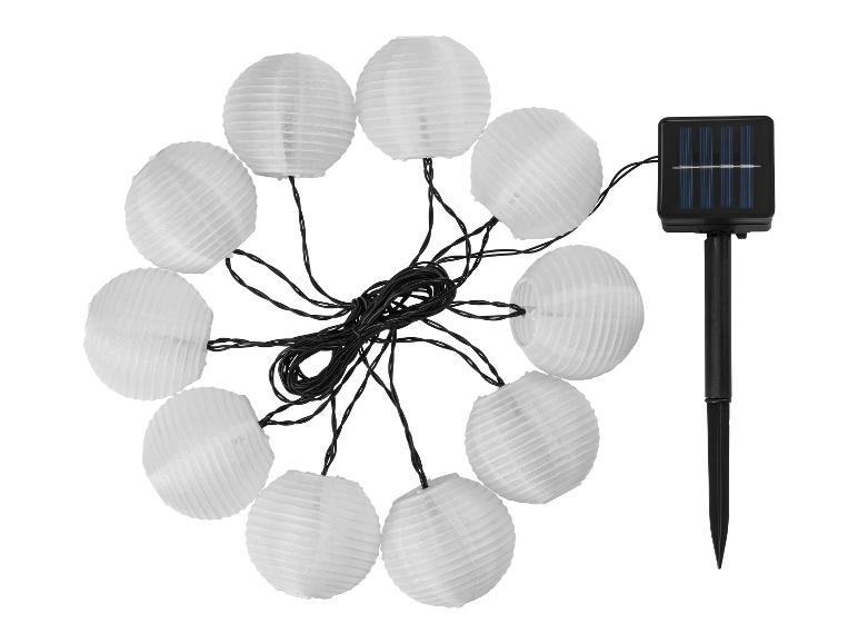 Guirlande lumineuse solaire avec dix lanternes en papier blanc et un piquet de panneau solaire.