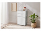 Une armoire blanche avec deux portes et deux tiroirs, un tapis et une plante dans un panier en osier.