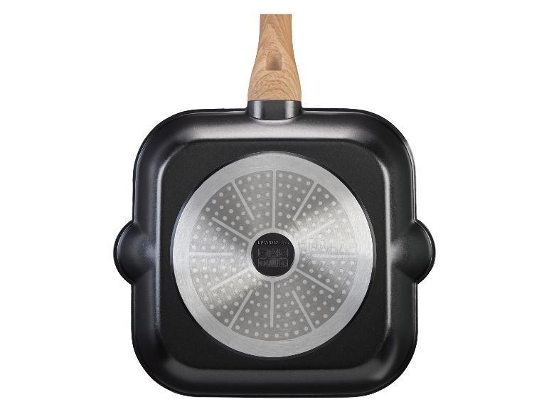 Poêle Livarno Living noire avec manche en bois.