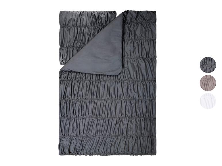 Housse de couette et taie d'oreiller gris foncé avec texture froncée, trois échantillons de couleur.