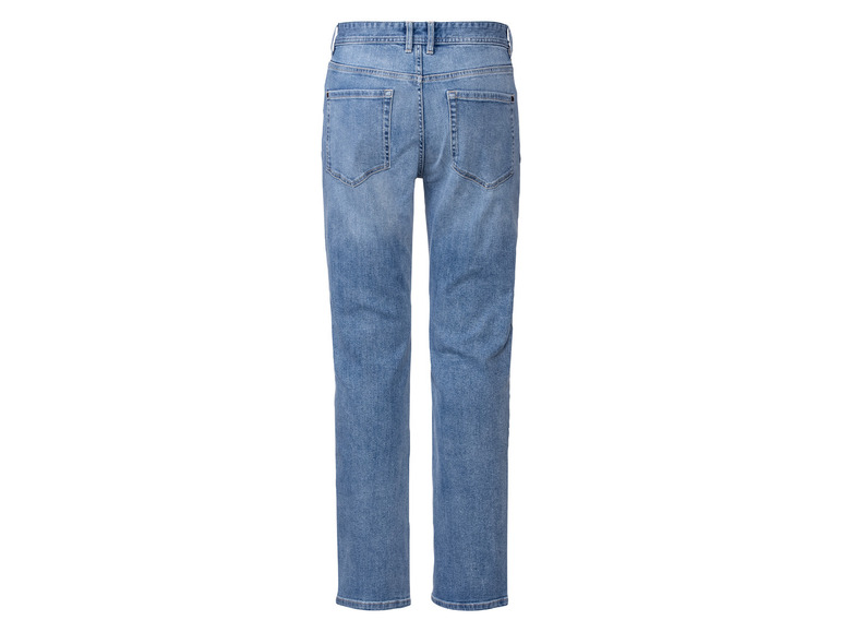 Un jean bleu pour femme.