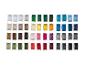 Une collection de 48 bobines de fil à coudre de différentes couleurs, disposées en rangées.