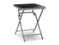 Une table pliante avec un plateau en verre noir.