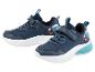 Deux paires de baskets bleues pour garçons avec un imprimé de camion.