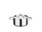 Casserole en acier inoxydable avec couvercle.