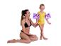Maillot de bain, brassards de natation Doc McStuffins et une femme en bikini.