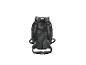 Un sac à dos noir avec des panneaux en mesh et une sangle de poitrine.