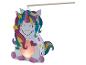 Lanterne licorne colorée avec une lumière chaude, tenue par un bâton en bois.