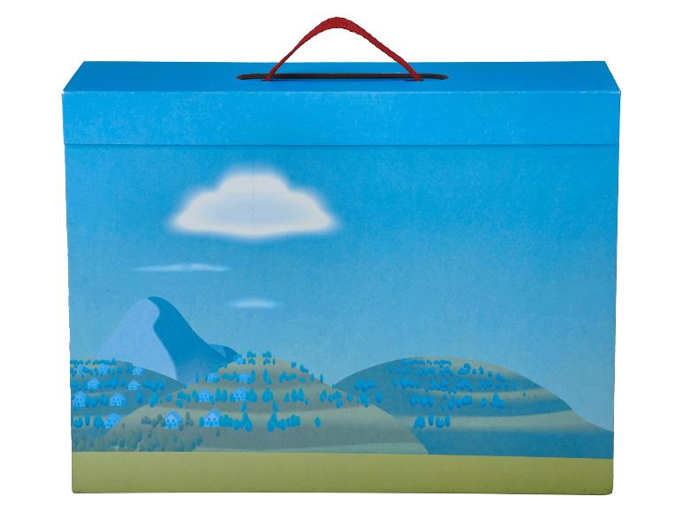 Boîte bleue avec poignée rouge et un paysage de collines avec des maisons et des arbres