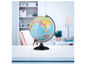 Un globe terrestre sur une table dans une pièce claire.