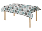 Nappe à pois sur une table en bois.