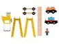 Jouets en bois, incluant une grue, des rails de train, des wagons et une figurine.