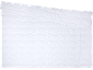 Couette blanche matelassée avec un motif subtil.