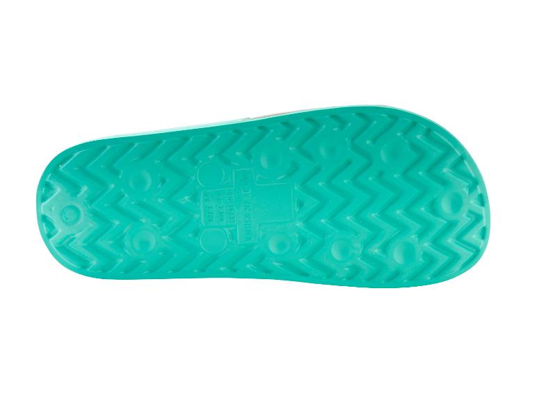 Semelle de sandale turquoise avec motif en zigzag et texte 'MADE IN CHINA'.