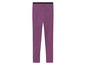 Leggings violettes avec une ceinture noire.