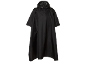Poncho de pluie noir avec capuche brillante et manches courtes.