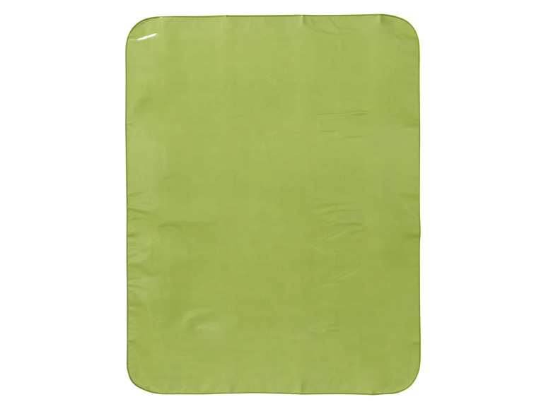 Une housse verte pour un portant à vêtements
