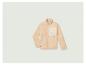 Une veste en polaire beige avec fermeture éclair.
